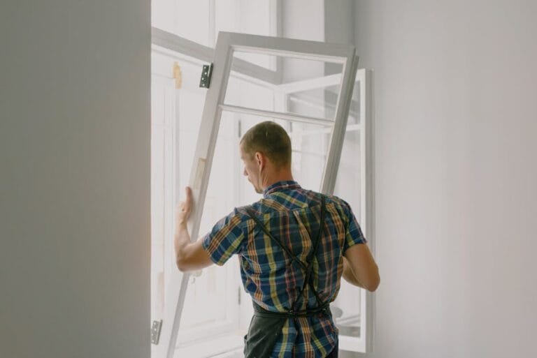 Necesito licencia de obra menor para cambiar ventanas en Manises
