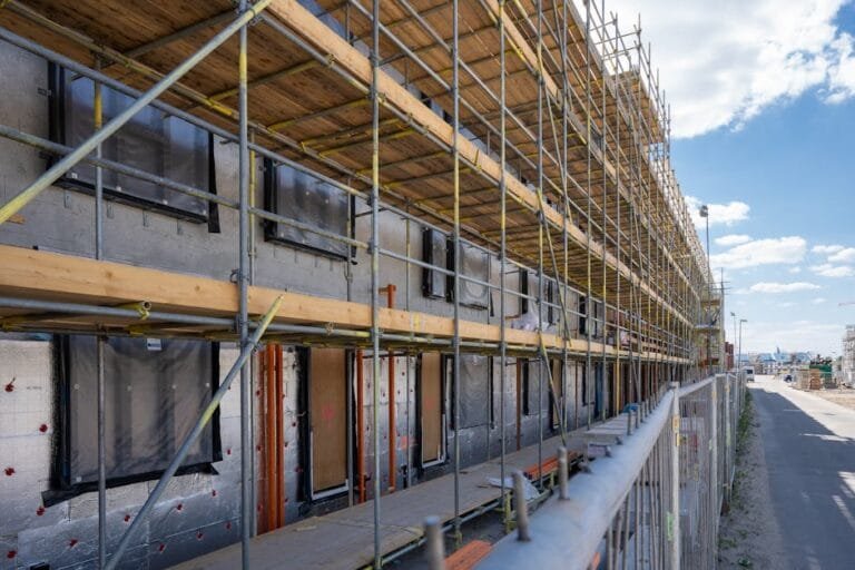 Qué licencia necesito para reformar fachada en Llíria