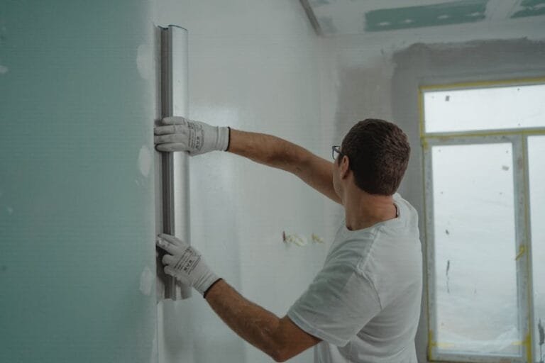 Reparar bajante de pluviales sin romper la pared
