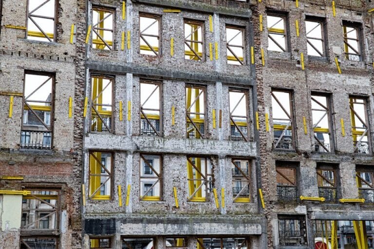 ¿Cómo saber si una grieta en fachada es estructural?