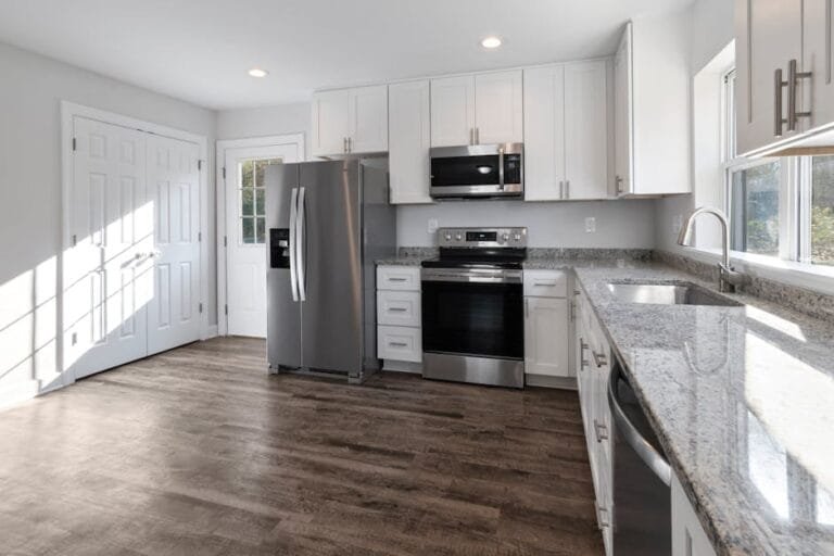 Cocina Moderna con Isla en Náquera: Distribución y Diseño