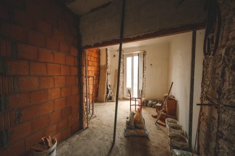 Reformas Exteriores en Paterna: Prepara tu Chalet para el Verano