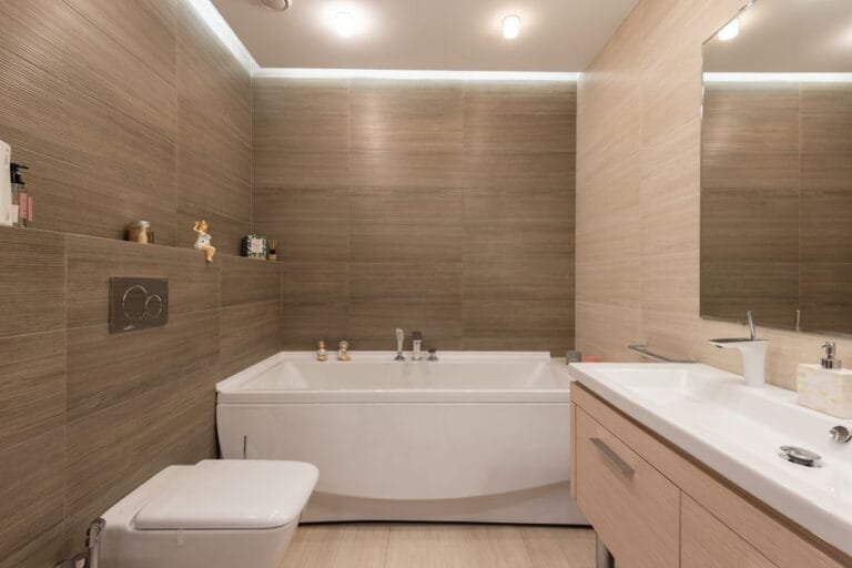Cómo diseñar un baño pequeño para que parezca más grande
