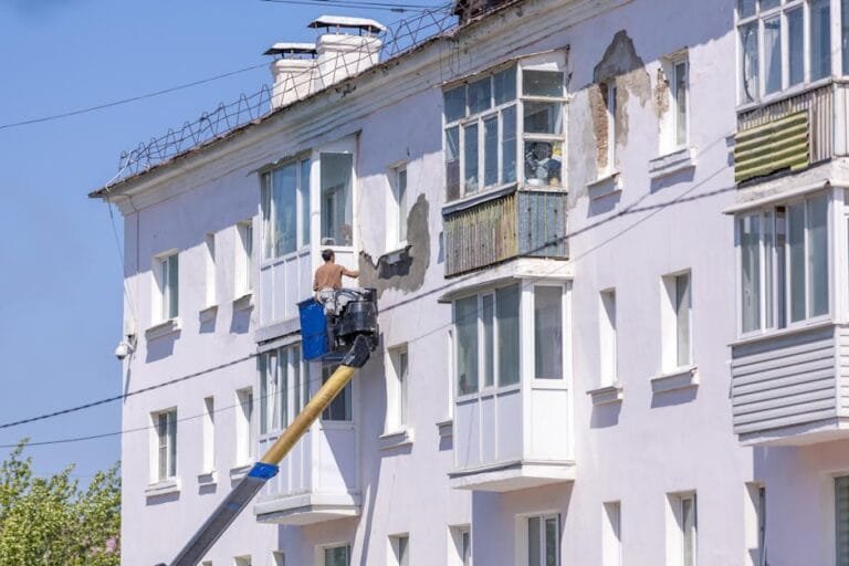 Eliminar eflorescencias en fachada: guía técnica para Vilamarxant