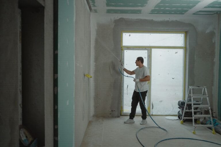 ¿Qué hace un trabajador vertical en construcción?