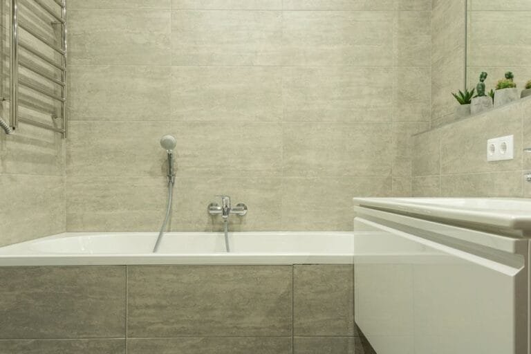 ¿Se puede añadir baño nuevo sin obra mayor en Olocau?