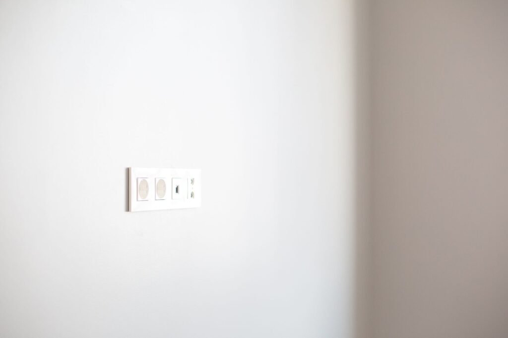 Volúmenes de Protección en Baños: Guía Sobre Enchufes y Seguridad Eléctrica