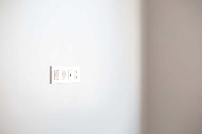 Volúmenes de Protección en Baños: Guía Sobre Enchufes y Seguridad Eléctrica
