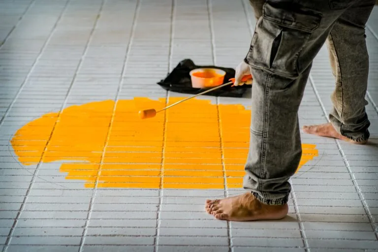 ¿Cada cuánto hay que renovar la resina del hormigón impreso?