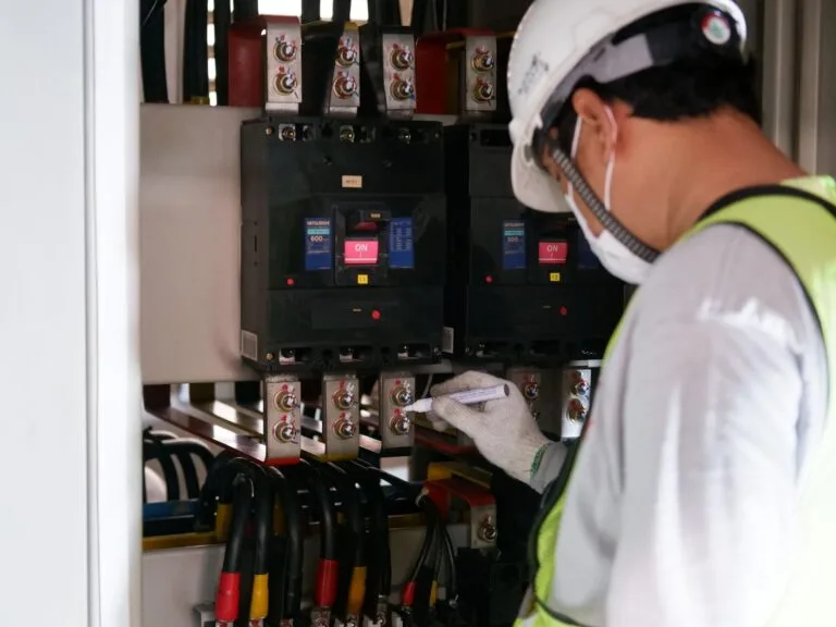 ¿Cuántos circuitos eléctricos necesita una vivienda según el REBT?