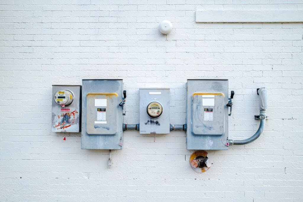 Qué elementos debe tener un cuadro eléctrico moderno según normativa